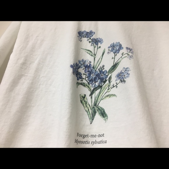 Brandy Melville forget me not Aleena T-shirt - Picture 7 of 8